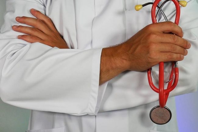 Talk-to-Doctor-Blog-Image-OFW Image of doctor holding stethoscope
